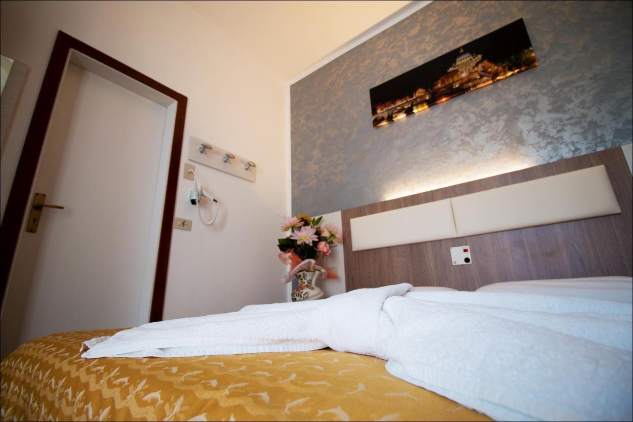 Hotel Belfiore Misano Adriatico Exterior foto